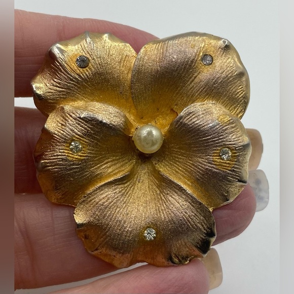 Coro Burnished Gold Tone Pansy Brooch Pin Vintage - Picture 3 of 5